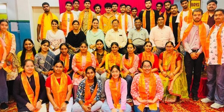 बेसिक पी.जी. कॉलेज के विद्यार्थियों ने रचा इतिहास, तृतीय वर्ष के 150 से अधिक विद्यार्थी प्रथम श्रेणी