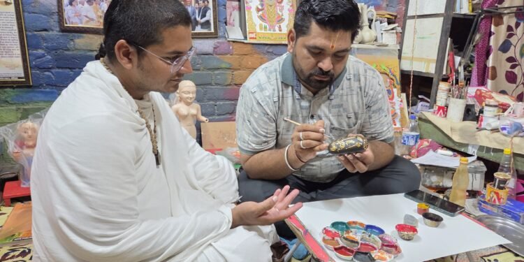 मुरली मनोहर धौरा में हरी जयंती पर भगवान शालीग्राम चरण शिला पर अंकित हुए दिव्य चिन्ह, श्याम सुन्दर महाराज के मार्गदर्शन में हुआ विशेष पूजन