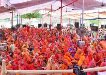 श्रीमद्भागवत कथा में उमड़े श्रद्धालु, संतों का हुआ समागम,संस्कारों के बिना जीवन का कोई मोल नहीं : धर्मेश महाराज