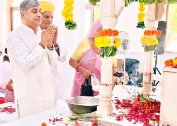 कुलरिया परिवार ने सालमनाथ धोरे पर किया गुरु पूजन, संत-महात्माओं का किया अभिनंदन