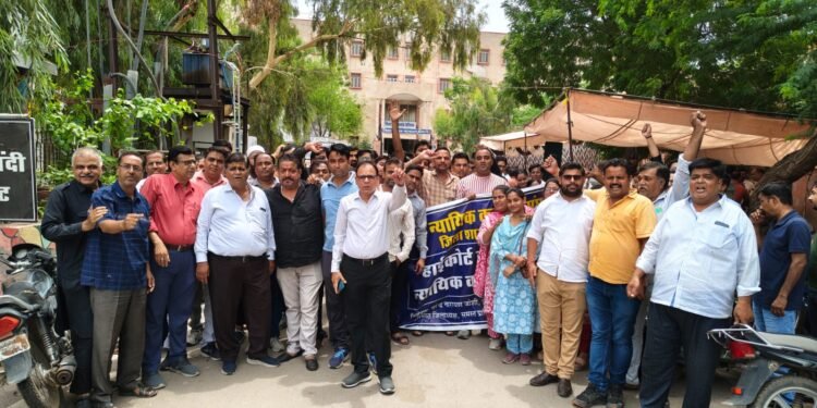 बीकानेर: न्यायिक कर्मचारियों का धरना छठे दिन भी जारी, सरकार पर न्यायालय आदेशों की अवहेलना का आरोप