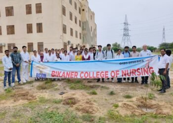 एक पौधा माँ के नाम” अभियान के तहत 100 पौधे रोपे गए