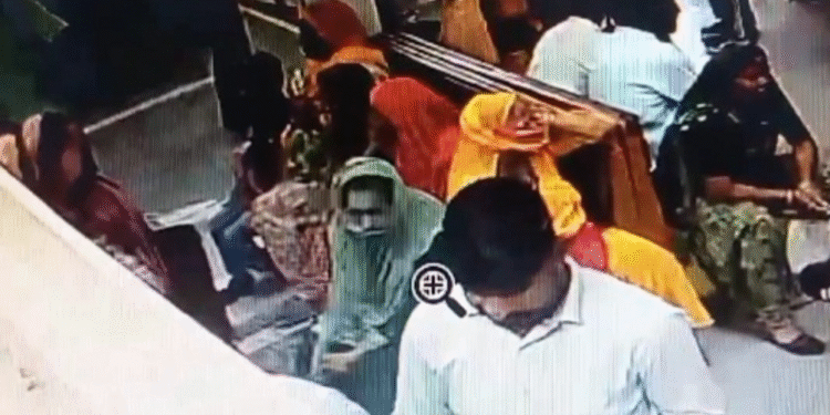 बीकानेर: कोठारी अस्पताल में इलाज करवाने आए व्यक्ति की जेब से महिला ने उड़ाए हजारों रुपये, CCTV में कैद हुई संदिग्ध