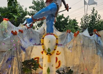 बीकानेर: सावन के अंतिम सोमवार को नटराज पार्क में बाबा बर्फानी का भव्य श्रृंगार