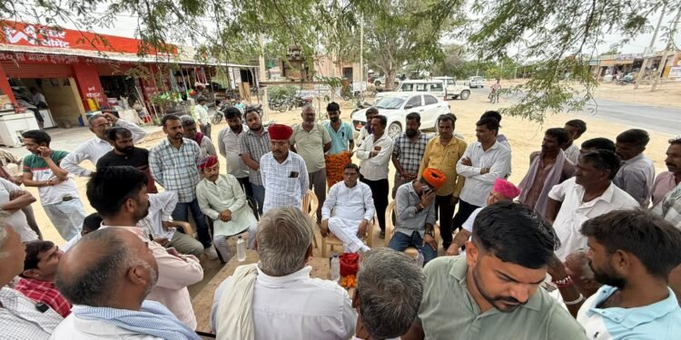 मुख्यमंत्री भजनलाल शर्मा के आगमन पर केंद्रीय मंत्री अर्जुनराम मेघवाल ने दिया ग्रामवासियों को तिरंगा यात्रा का निमंत्रण