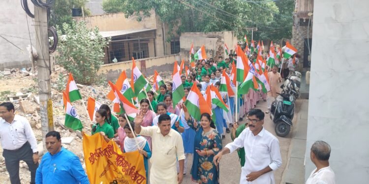 नयाशहर मंडल की तिरंगा यात्रा रैली में बच्चों संग गूंजे देशभक्ति गीत, विधायक जेठानंद व्यास ने दिलाया स्वतंत्रता संग्राम का स्मरण”