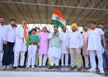 बाफना स्कूल में 3 हजार से अधिक विद्यार्थियों को कानून मंत्री अर्जुनराम मेघवाल और महावीर रांका ने वितरित किए तिरंगे”