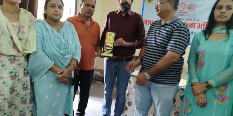 “एम.एस. कॉलेज में नशे के दुष्प्रभाव पर व्याख्यान, छात्राओं ने ली नशा मुक्ति की शपथ