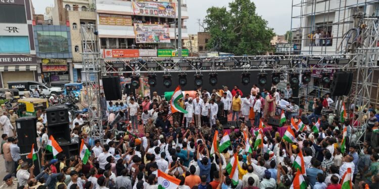 बीकानेर में एक किलोमीटर लंबा तिरंगा, राष्ट्रगान में थम गया शहर 🇮🇳