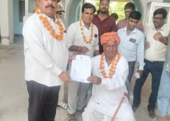 स्वतंत्रता दिवस पर महात्मा ज्योतिबा फुले माली (सैनी) समाज संस्थान में ध्वजारोहण व जिम्मेदारियों का हस्तांतरण