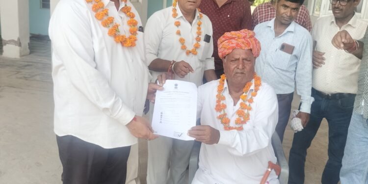 स्वतंत्रता दिवस पर महात्मा ज्योतिबा फुले माली (सैनी) समाज संस्थान में ध्वजारोहण व जिम्मेदारियों का हस्तांतरण