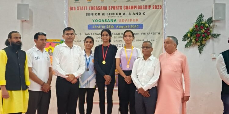 उदयपुर में आयोजित राज्य स्तरीय योगासन प्रतियोगिता में बीकानेर की शोभा कच्छावा स्वर्णिम”