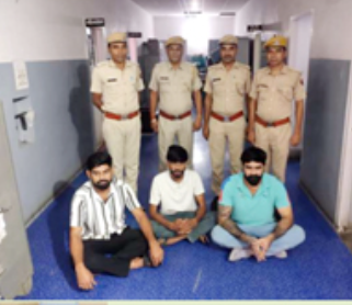 बीकानेर: बिना नंबरी लग्जरी वाहन के साथ तीन आरोपी गिरफ्तार, टोयोटा हाईलेक्स जब्त