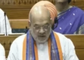 संसद में हंगामा: गंभीर अपराध में गिरफ्तार मंत्री को पद छोड़ना होगा, अमित शाह ने पेश किए तीन बिल