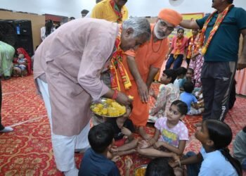 2151 कन्याओं का हुआ पूजन व भोजन, चुनरी ओढ़ाकर दिए गए उपहार