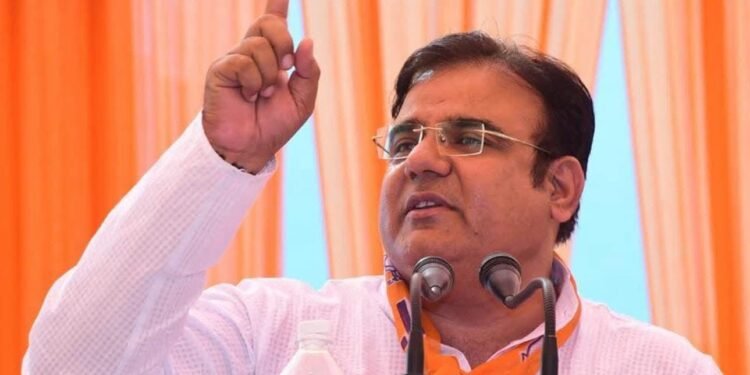 पूर्व विधायक बिहारीलाल विश्नोई की गाड़ी पर टोलकर्मी ने फेंका पत्थर, चार गिरफ्तार