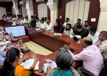 बीकानेर। जिला प्रभारी सचिव कृष्ण कुणाल ने शनिवार को कलेक्ट्रेट सभागार में विभागों की मैराथन बैठक लेकर अधिकारियों को कड़े निर्देश दिए