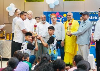 जेएससी इंग्लिश एकेडमी बनी जिला स्तरीय खेलकूद प्रतियोगिता का केंद्र, विजेता खिलाड़ियों को मिला सम्मान