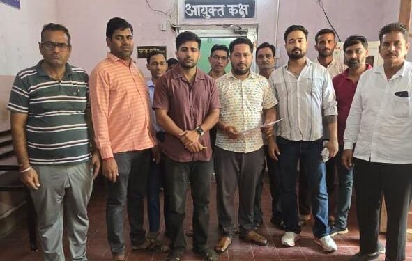 बीकानेर: फड़बाजार में नाला ओवरफ्लो से व्यापारी परेशान, निगम कार्यालय में दिया ज्ञापन