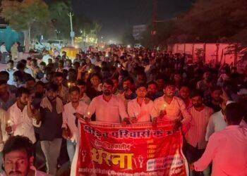 आयुष्मान हॉस्पिटल के खिलाफ गूंजा आक्रोश – कैंडल मार्च में उमड़ा सैलाब