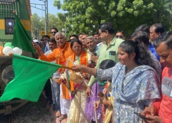 बीकानेर से रामेश्वरम-मदुरै के लिए रवाना हुई 676 वरिष्ठ नागरिकों की भारत गौरव ट्रेन, स्टेशन गूंजा जयकारों से”