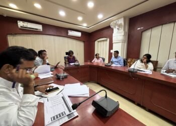 जिला कलेक्टर नम्रता वृष्णि ने ली समीक्षा बैठक, शिविरों की मॉनिटरिंग कड़ाई से करने के निर्देश