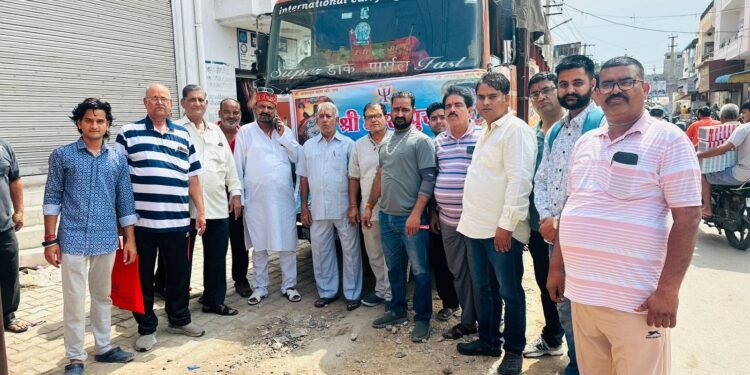 आशापुरा भंडारा सेवा समिति ट्रस्ट पोकरण का दल मैया तेरी जय बोलेंगे के उद्घोष के साथ रवाना हुए