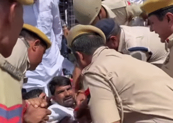 बीकानेर का आयुष्मान हार्ट हॉस्पिटल बना सवालों के घेरे में, इलाज में लापरवाही के आरोप, धरना दे रहे कांग्रेस नेता को उठाया गया