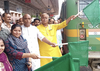 वरिष्ठ नागरिक तीर्थ यात्रा योजना,हरिद्वार, अयोध्या और वाराणसी के लिए रवाना हुए 680 वरिष्ठ नागरिक,विधायक श्री जेठानंद व्यास ने दिखाई हरी झंडी