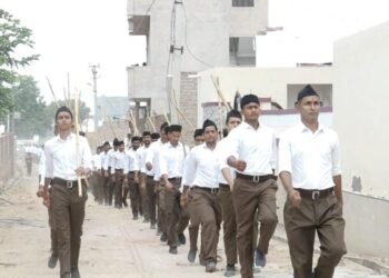 कोलासर में राष्ट्रीय स्वयंसेवक संघ का शताब्दी महोत्सव ‘विजय उत्सव’ भव्य रूप से संपन्न गांव के हर वार्ड में हुआ पथ संचालन, सैकड़ों किलो फूलों से हुआ स्वागत