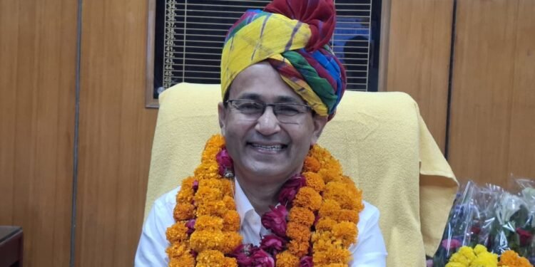 डॉ. सुरेन्द्र कुमार ने संभाला एसपी मेडिकल कॉलेज के प्राचार्य एवं नियंत्रक का पदभार