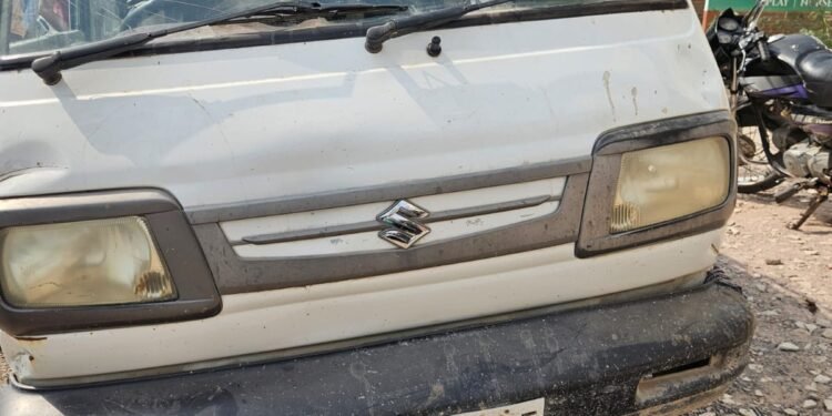 बीकानेर — सोफिया स्कूल की चलती वैन का गेट खुलने से 4-5 बच्चे गिरे; ड्राइवर फरार, परिजन व प्रशासन सन्न