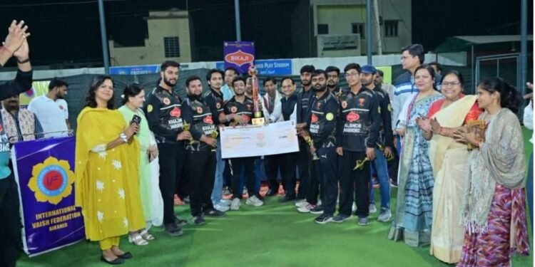 वैश्य महासम्मेलन यूथ विंग आयोजन: फाइनल में 121 रन का लक्ष्य टाइटंस ने किया हासिल