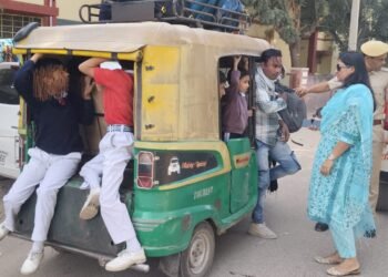 न्यायाधीश मांडवी राजवी ने बाल वाहिनियों का किया पुनः औचक निरीक्षण,वाहनों में मिली कई कमियां