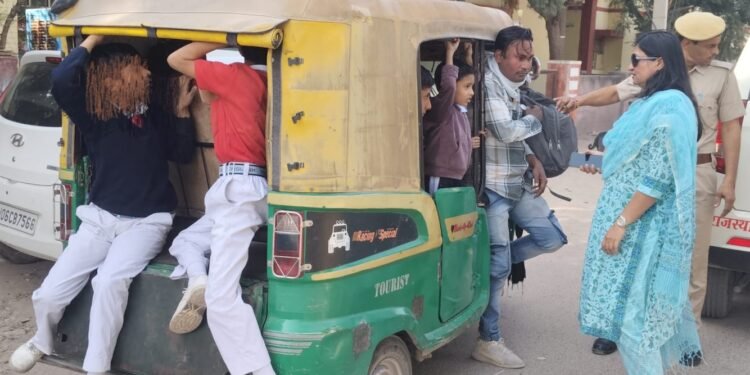 न्यायाधीश मांडवी राजवी ने बाल वाहिनियों का किया पुनः औचक निरीक्षण,वाहनों में मिली कई कमियां