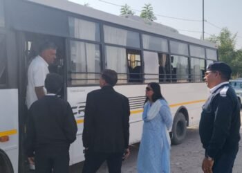 न्यायाधीश मांडवी राजवी ने अवैध रूप से चल रहे स्कूल वाहनों पर कार्रवाई, परिवहन विभाग ने सीज किए वाहन