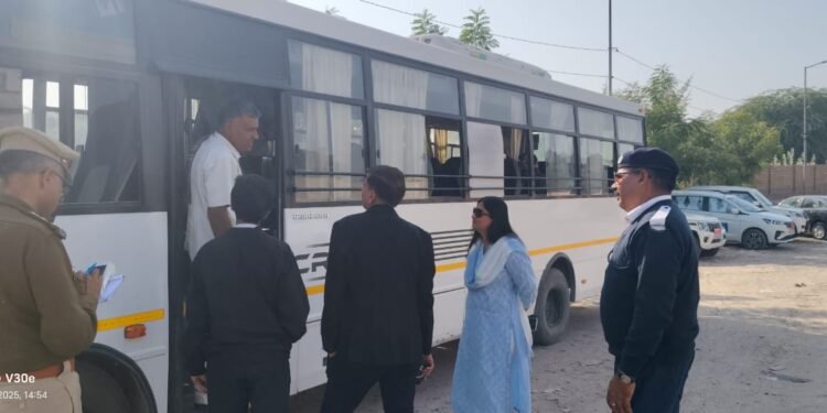 न्यायाधीश मांडवी राजवी ने अवैध रूप से चल रहे स्कूल वाहनों पर कार्रवाई, परिवहन विभाग ने सीज किए वाहन