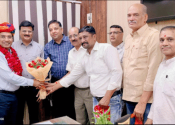 जुगल राठी के नेतृत्व में बीकानेर व्यापार उद्योग मंडल के प्रतिनिधियों ने किया नव नियुक्त पी बी एम हॉस्पिटल के अधीक्षक डॉ. बी सी घीया का अभिनंदन