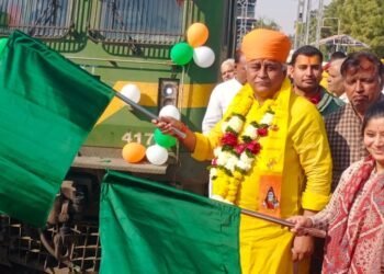 बीकानेर से गंगासागर तीर्थ यात्रा शुरू, विधायक जेठानंद व्यास ने दिखाई हरी झंडी