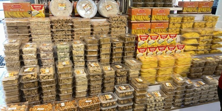 खाओसा” लाया है मौसम का मेवा, सर्दी में लें देशी घी की बटन फीणी-पनीर घेवर का जायका, रोस्टेड नमकीन की वृहद रेंज