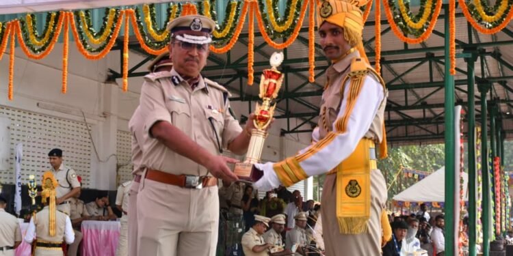 मिट्टी से महकता संघर्ष, वर्दी में चमकता गौरव: CISF में बेस्ट ट्रेनिंग ट्रेनी बने राज सिंह शेखावत