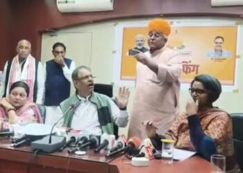 बीकानेर बैठक में हंगामा, पत्रकारों के सवाल पर आगबबूला हुए विधायक…पढ़े पूरी खबर