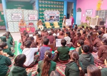 राज्य सरकार के दो वर्ष पूर्ण होने के अवसर पर चल रहे रोड सेफ्टी कार्यक्रम के अंतर्गत एलसीपीएस इंग्लिश मीडियम स्कूल में सेमिनार आयोजित