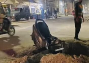 बीकानेर: गंगाशहर में केबल कार्य की लापरवाही, गड्ढे में गिरा बाइक सवार हुआ घायल