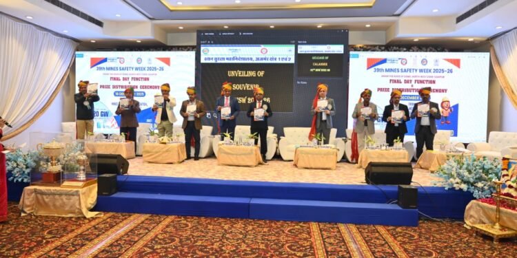बीकानेर में 39वें खान सुरक्षा सप्ताह का भव्य समापन, उत्कृष्ट प्रदर्शन करने वाली खदानें हुईं सम्मानित