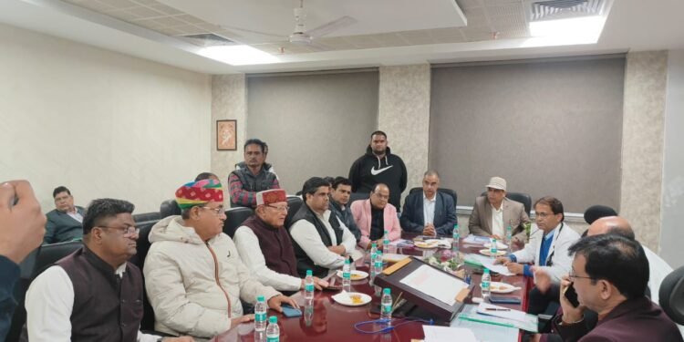 पीबीएम अस्पताल की अव्यवस्थाओं को लेकर कांग्रेस का प्रतिनिधि मंडल संभागीय आयुक्त से मिला