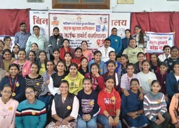 सड़क सुरक्षा पखवाड़ा के अंतर्गत बिनानी कन्या महाविद्यालय में सड़क सुरक्षा एवं बीएलएस शिविर आयोजित