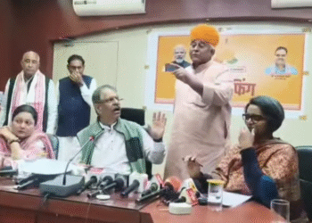 बीकानेर बैठक में हंगामा, पत्रकारों के सवाल पर आगबबूला हुए विधायक…पढ़े पूरी खबर