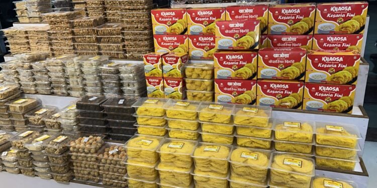 सर्दी में ‘खाओसा’ लाया खास जायका, देशी घी की गजक से लेकर हलवों तक की शाही रेंज