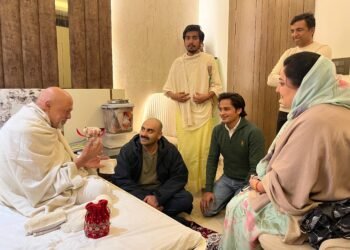 शांतिदूत जैनाचार्य श्री विजय नित्यानंद सूरीजी महाराज के पावन दर्शन, जैसलमेर की राजमाता व बीकानेर के जनसेवक रहे उपस्थित